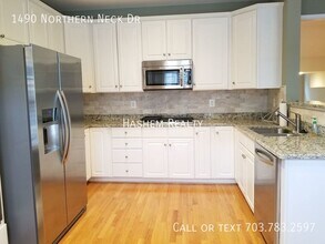 1490 Northern Neck Dr in Vienna, VA - Building Photo - Building Photo