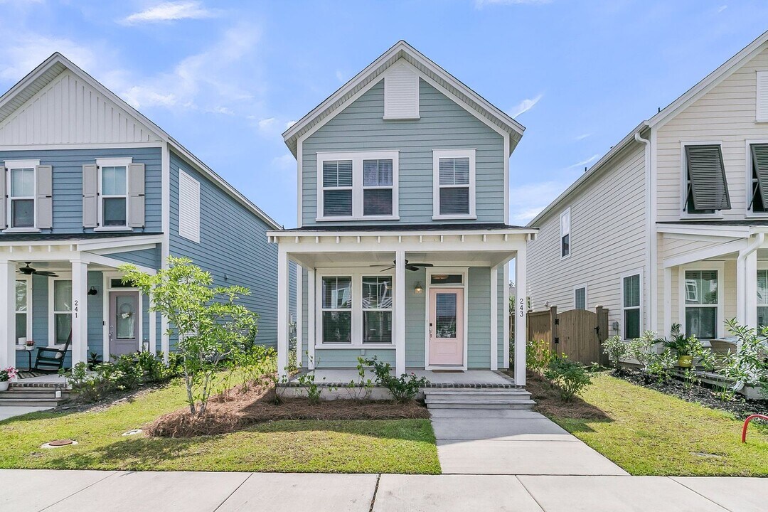243 Symphony Ave in Summerville, SC - Building Photo