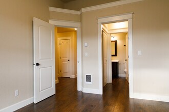 419 N 11th St in Philomath, OR - Foto de edificio - Building Photo