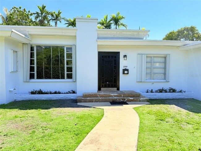 2300 SW 24th St in Miami, FL - Building Photo - Building Photo