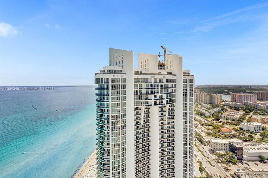 18201 Collins Ave, Unit 1904 in Sunny Isles Beach, FL - Foto de edificio