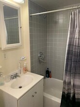 315 E Mt Eden Ave, Unit Apt 3 in Bronx, NY - Foto de edificio - Building Photo