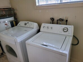 2463 Laralee St in Springfield, OR - Building Photo - Building Photo