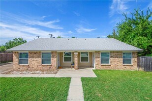 1211 April Bloom, Unit A in College Station, TX - Building Photo