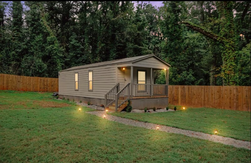 1698 Beechwood Blvd SW in Atlanta, GA - Building Photo