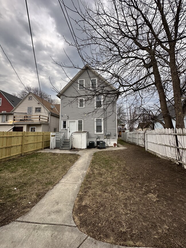2761 N Booth St, Unit 2761 Booth Street in Milwaukee, WI - Building Photo - Building Photo