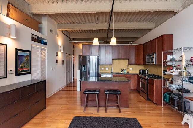 2545 S Dearborn St, Unit 511 in Chicago, IL - Foto de edificio - Building Photo