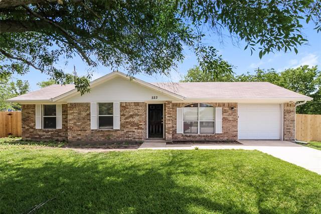 223 Brook Cir in Krum, TX - Building Photo