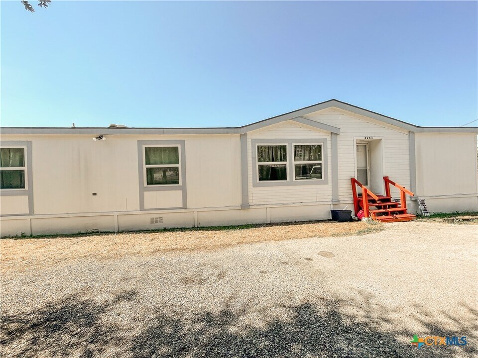 5061 Apache Moon in Spring Branch, TX - Building Photo