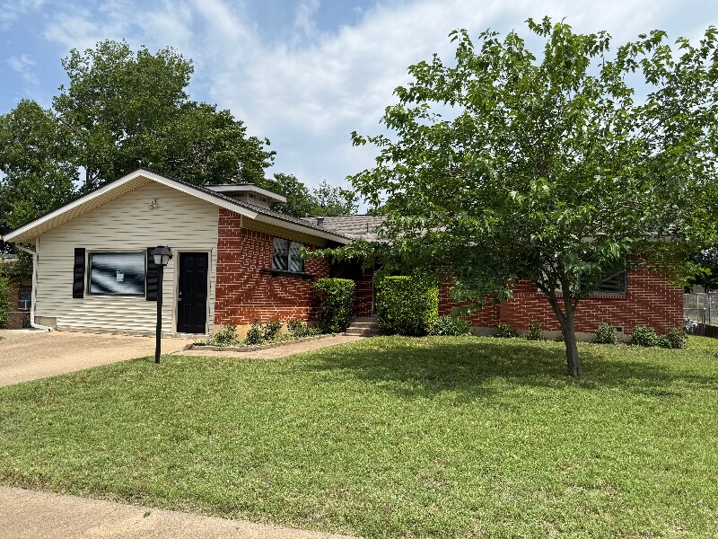 8274 Lifford Pl in Fort Worth, TX - Building Photo