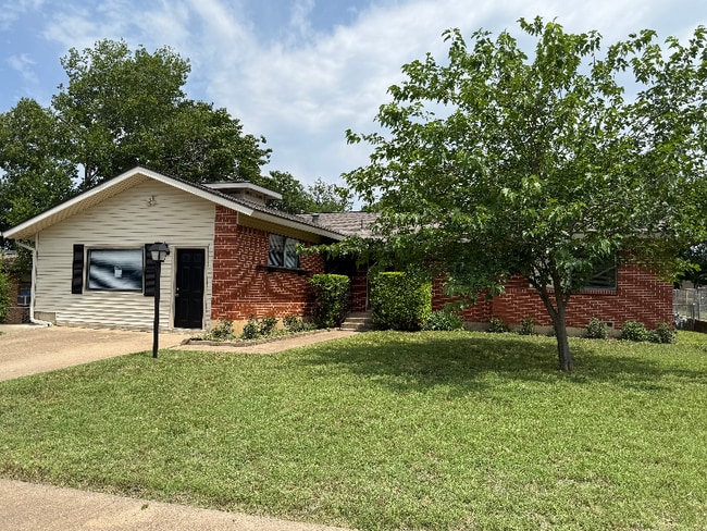 8274 Lifford Pl