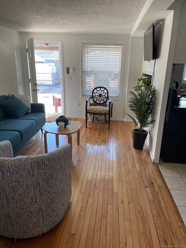 22 Leslie St in Stamford, CT - Building Photo - Building Photo