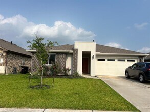 8115 Hush Hts Dr in Arcola, TX - Building Photo - Building Photo