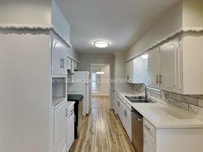 5928 Fox Hill Ln in Dallas, TX - Building Photo - Building Photo