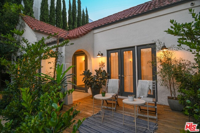 property at 1019 N Orange Grove Ave