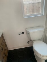 13441 Erwin St, Unit C in Los Angeles, CA - Foto de edificio - Building Photo