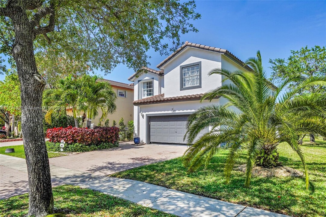1298 NW 192nd Terrace in Pembroke Pines, FL - Building Photo