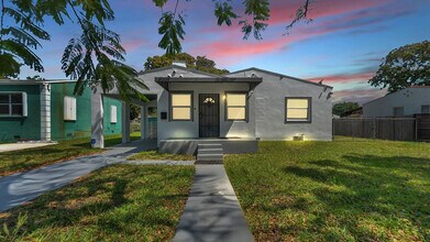 901 NW 48th St in Miami, FL - Building Photo - Building Photo