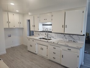 1757 W 103rd St in Los Angeles, CA - Building Photo - Building Photo