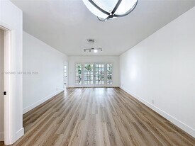 2424 SE 17th St in Fort Lauderdale, FL - Building Photo