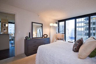 228 N Columbus Dr in Chicago, IL - Building Photo - Building Photo