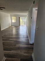 1100 Ponce de Leon Cir, Unit N306 in Vero Beach, FL - Building Photo