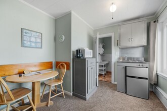 8 Traynor St in Old Orchard Beach, ME - Building Photo - Building Photo