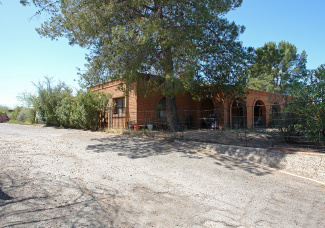 3322 E Greenlee Rd in Tucson, AZ - Building Photo - Building Photo