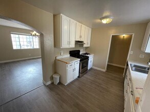 2145 Calle Serena in San Diego, CA - Building Photo - Building Photo