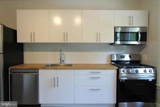 437 W Hansberry St, Unit 3 in Philadelphia, PA - Building Photo - Building Photo