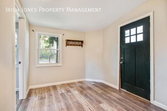 5875 Lakeview Terrace in Lakeview, NY - Foto de edificio - Building Photo