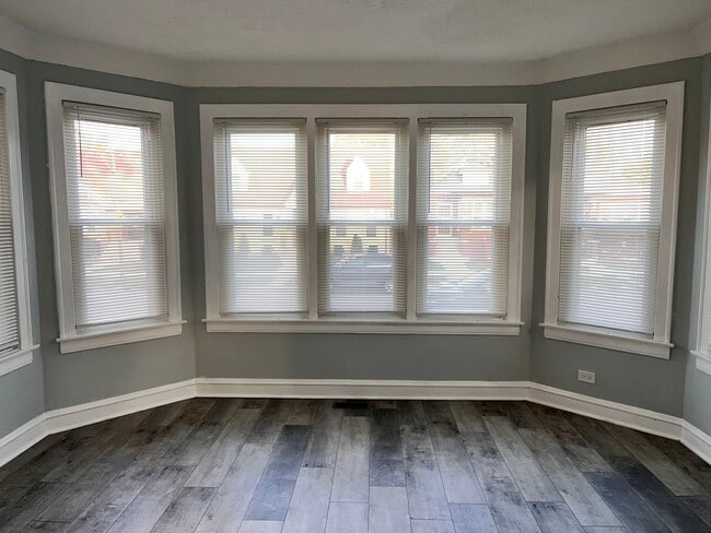 8728 S Honore St in Chicago, IL - Building Photo - Building Photo