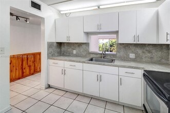 11905 NE 2nd Ave in Miami, FL - Foto de edificio - Building Photo