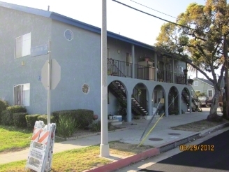 241 E Anaheim St in Wilmington, CA - Foto de edificio