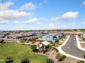 7352 S Briarwood Ln in Gilbert, AZ - Foto de edificio - Building Photo