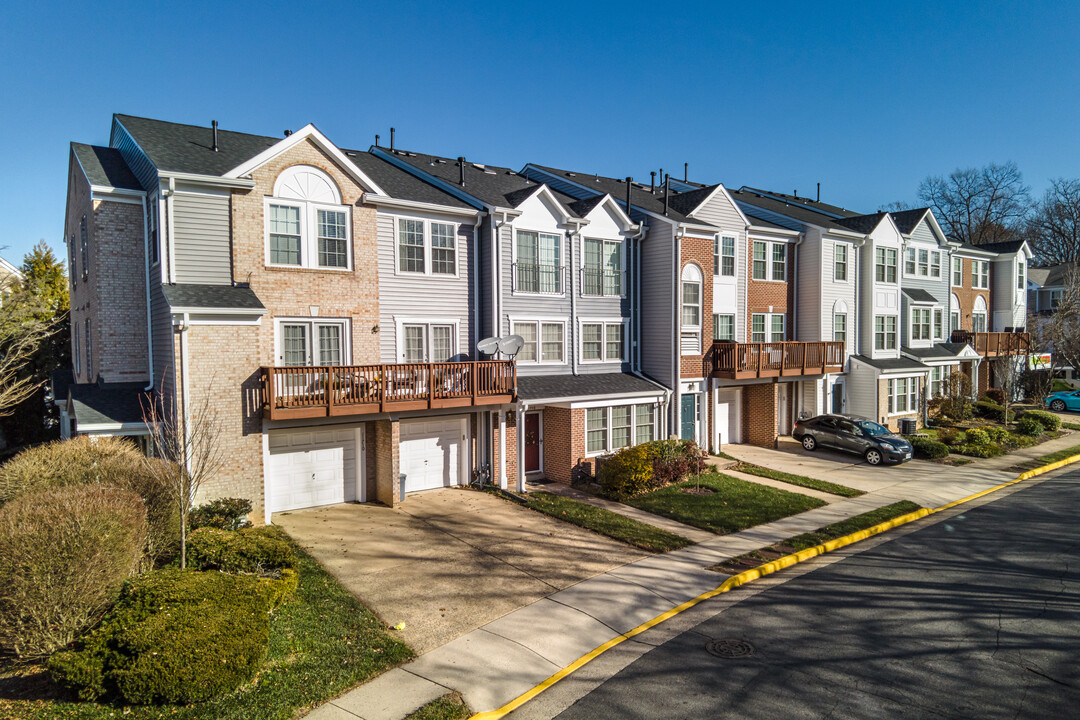 Carriage Park in Fairfax, VA - Foto de edificio