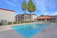 Pool - Solano Ridge I Apartments in Phoenix, Arizona