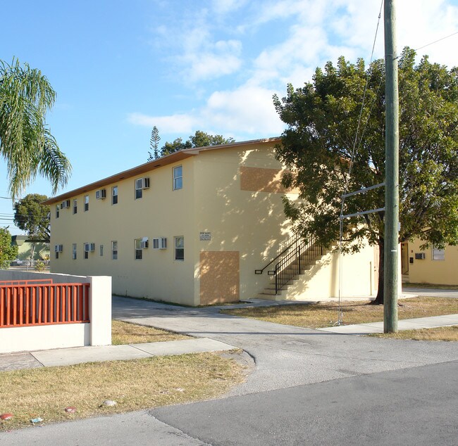 55-67 NE 9th Ct in Homestead, FL - Building Photo - Building Photo