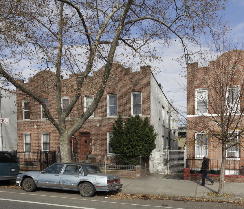 117 Rockaway Pky in Brooklyn, NY - Building Photo