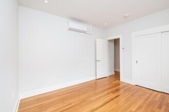 17 Forest St, Unit 34 in Cambridge, MA - Foto de edificio - Building Photo