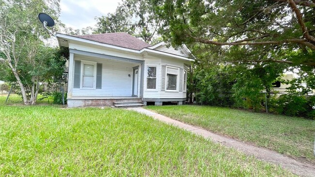 property at 2210 S 4th St