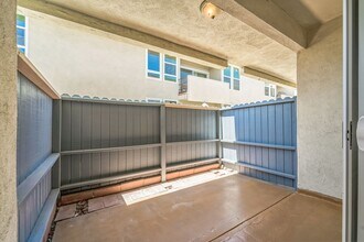 Embassy Terrace in North Hollywood, CA - Building Photo - Building Photo