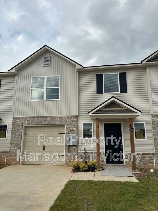 231 Hill Ln in Lincoln, AL - Building Photo