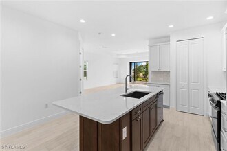 4580 Skysail Dr in Naples, FL - Building Photo - Building Photo