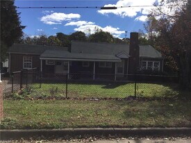 842 Donnell St in Kernersville, NC - Building Photo