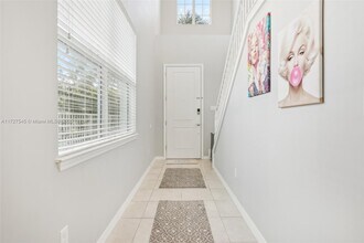 1402 Myrtle Oak Ter in Hollywood, FL - Foto de edificio - Building Photo