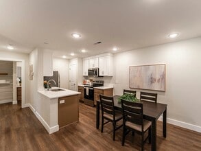 Orchard Park Apartments in Springfield, MO - Foto de edificio - Building Photo