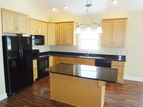 221 Craigmore Dr in Harrisonburg, VA - Building Photo - Building Photo
