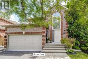 37 Westfield Trail in Oakville, ON - Building Photo