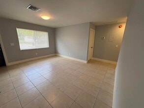 4593 Coconut Rd in Lake Worth Beach, FL - Building Photo - Building Photo